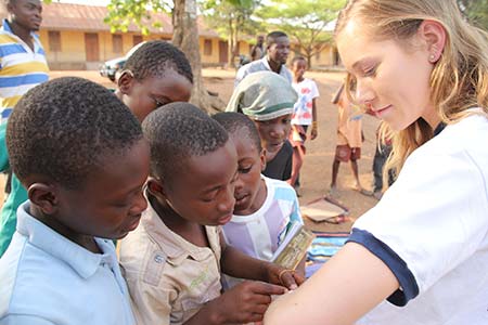 Ghana primary school students count freckles on study abroad student